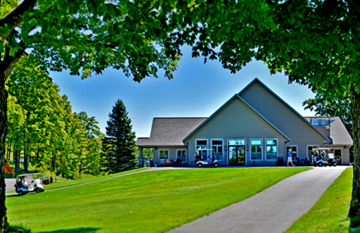 The Tahquamenon Falls—Upper Peninsula's Premiere Attraction The beautiful Upper Tahquamenon Falls and the The Tahquamenon Falls State Park is a spectacular Michigan attraction. 